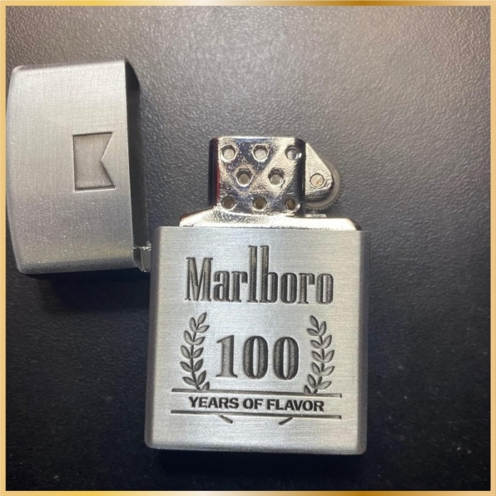 Briquet MARLBORO- Rechargeable Premium – Flamme Jet Coupe-Vent